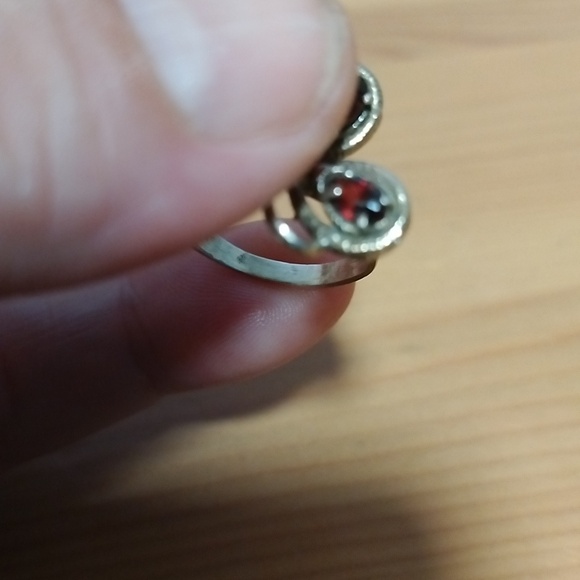Vtg Butterfly and Garnet Sterling Silver Ring size 6 1/2 - Picture 7 of 10